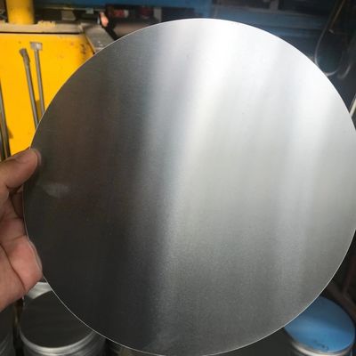 Krążek aluminiowy do wyoblania i głębokiego tłoczenia DC CC, naczynia kuchenne, średnica na zamówienie, wysoka płaskość, krawędź bez zadziorów, do kontaktu z żywnością
