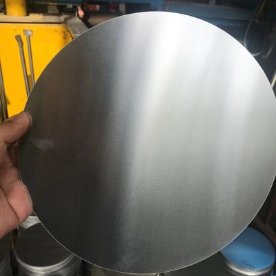 Stop 1060 głęboko tłoczony okrągły krążek aluminiowy gładki oświetlenie przemysłowe rozmiar niestandardowy wysoka płaskość bez zadziorów klasa spożywcza
