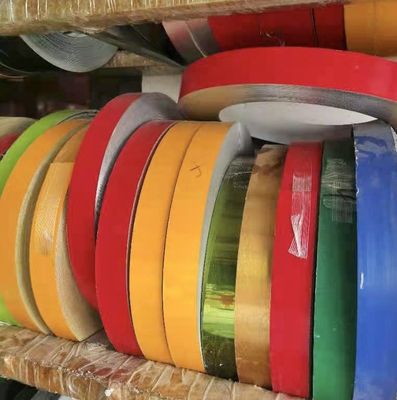 Cewka rynnowa z blachy aluminiowej sztukaterii o wysokiej wytrzymałości na rozciąganie. Rolka o niestandardowej szerokości szczeliny